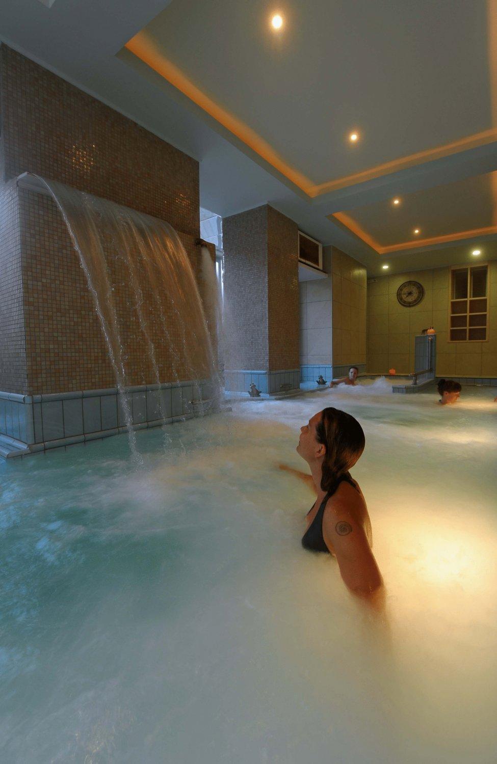 Kentrikon Hotel & Spa 卢特拉艾季普苏 外观 照片
